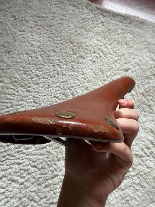 Sillín vintage con remaches