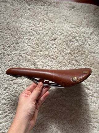 Sillín vintage con remaches