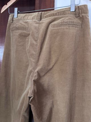 Pantalones chinos de pana marrones