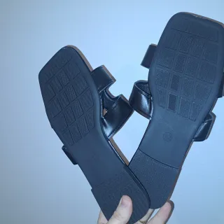Chanclas negras H