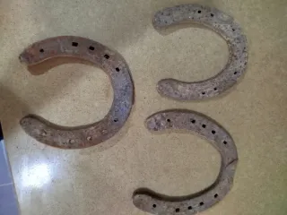 Herraduras antiguas de metal