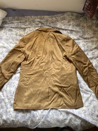 Chaqueta de vestir dorada con forro a rayas