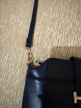 Bolso azul con asa