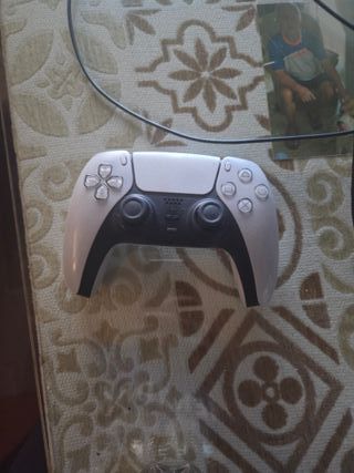 Mando PS5 con fallo en joystick izquierdo