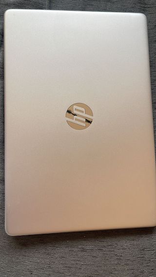 Portátil HP 15s-fq4011ns  plata y multicolor