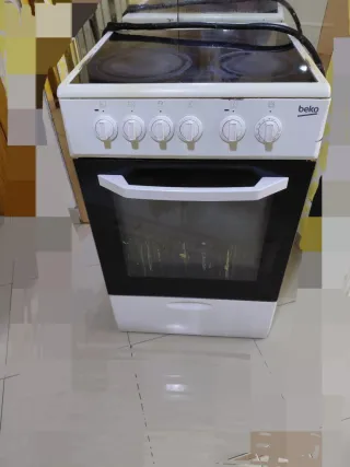 Cocina Beko con horno y placa vitrocerámica