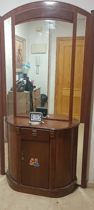 Mueble de entrada con espejo