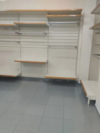Mobiliario Completo Tienda de 100 Mtr. 2.