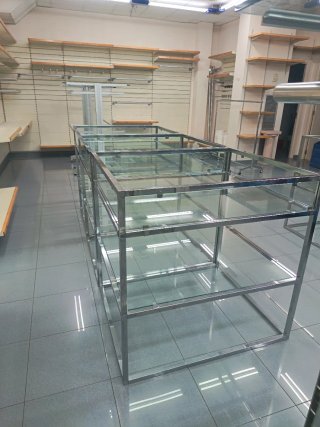 Mobiliario Completo Tienda de 100 Mtr. 2.