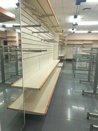 Mobiliario Completo Tienda de 100 Mtr. 2.