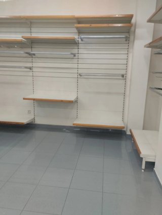 Mobiliario Completo Tienda de 100 Mtr. 2.