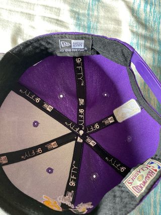 Gorra New Era Lakers Morada y Dorada