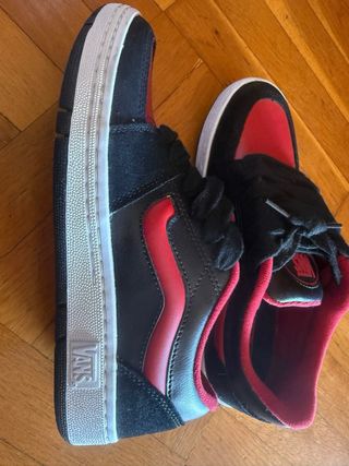 Zapatillas Vans Negras y Rojas Talla 40.5