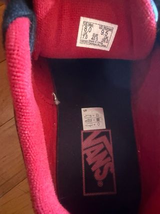 Zapatillas Vans Negras y Rojas Talla 40.5