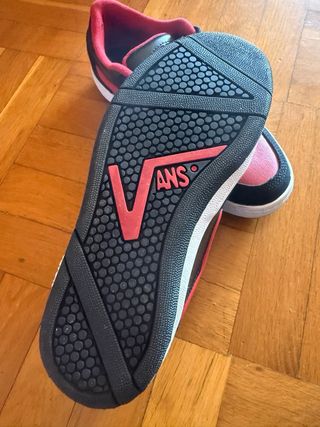 Zapatillas Vans Negras y Rojas Talla 40.5