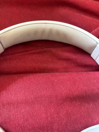 Fones de ouvido brancos