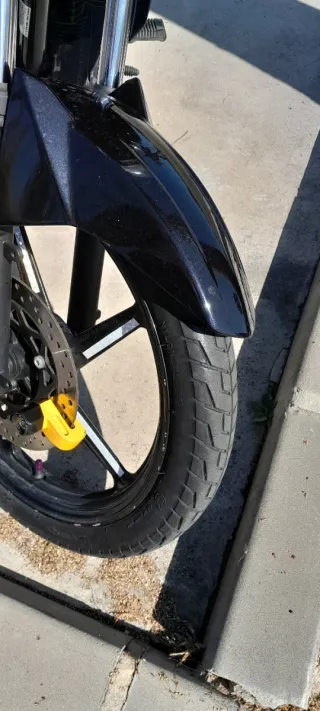 Yamaha 125 Naked Blanca y Negra