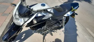 Yamaha 125 Naked Blanca y Negra