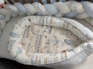 Nido reductor bebé estampado trenes y pájaros