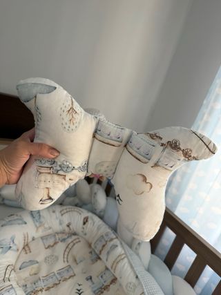 Nido reductor bebé estampado trenes y pájaros