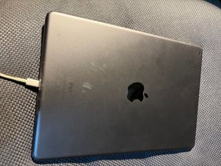 iPad 8ª Gen A2270 Negro - No Carga Batería