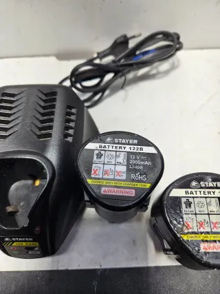 Cargador y 2 Baterías Stayer 12V