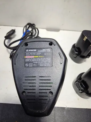 Cargador y 2 Baterías Stayer 12V