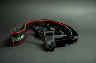 Canon 2000D + 3 objetivos + 5 baterías + cajas o