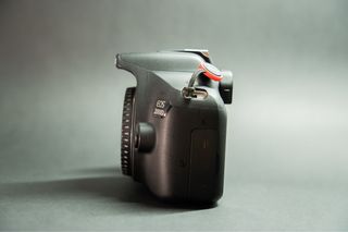 Canon 2000D + 3 objetivos + 5 baterías + cajas o