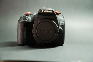 Canon 2000D + 3 objetivos + 5 baterías + cajas o