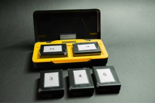 Canon 2000D + 3 objetivos + 5 baterías + cajas o