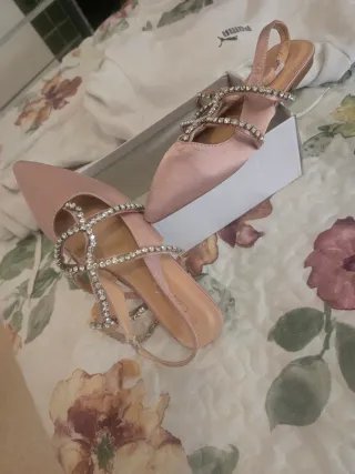 Sandalias rosas con pedrería