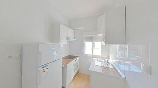 Piso en venta en Valdeacederas en Madrid