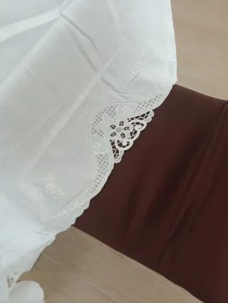 Tovaglia ricamata a mano per 12 persone