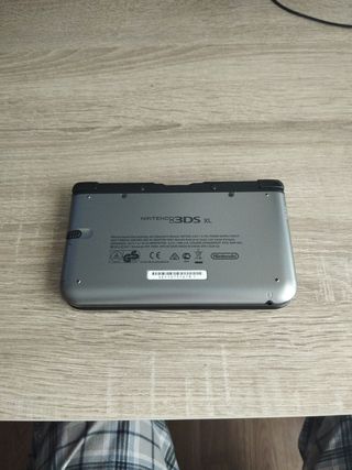 3ds XL, funda y cargador