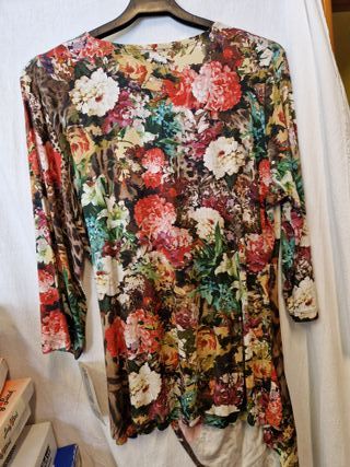 Camisa Esloto Multicolor Estampado Floral y Animal