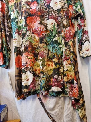 Camisa Esloto Multicolor Estampado Floral y Animal