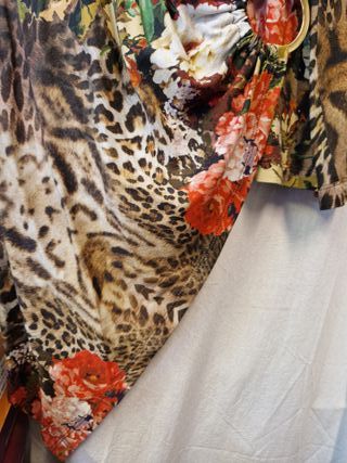 Camisa Esloto Multicolor Estampado Floral y Animal