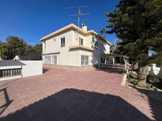 Chalet en venta en Peña de las Águilas en Elche