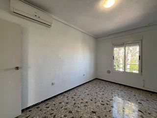 Chalet en venta en Peña de las Águilas en Elche