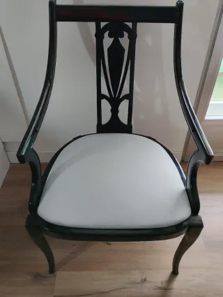 Poltrona da salotto vintage in legno massello