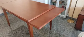 Mesa extensible madera marrón y 6 sillas a juego