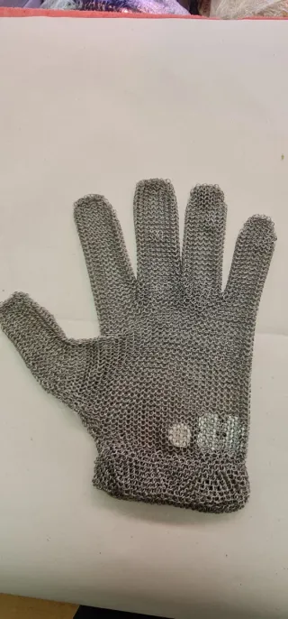 Guante anticorte de malla metálica
