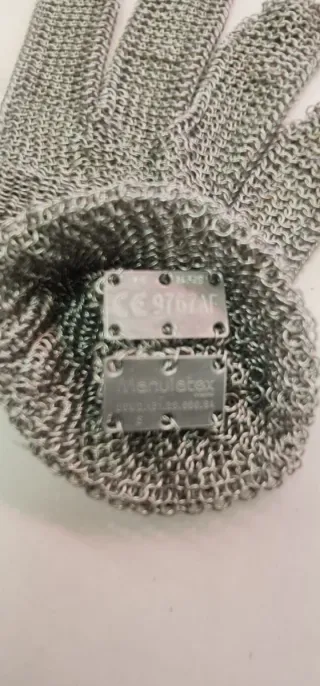 Guante anticorte de malla metálica