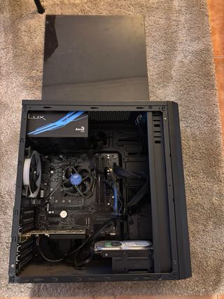 Torre PC Aerocool Negra