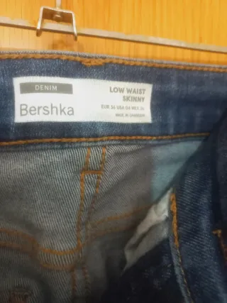 Pantalón vaquero Bershka desgastado