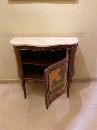 Cómoda Luis XV mármol y madera pintada