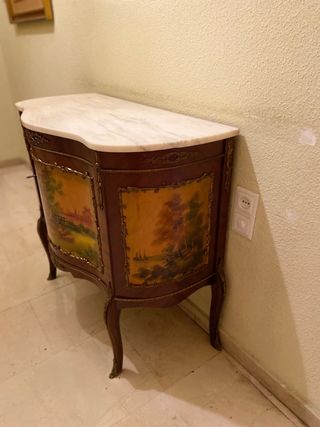 Cómoda Luis XV mármol y madera pintada