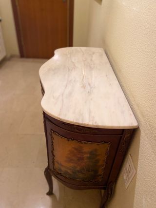 Cómoda Luis XV mármol y madera pintada