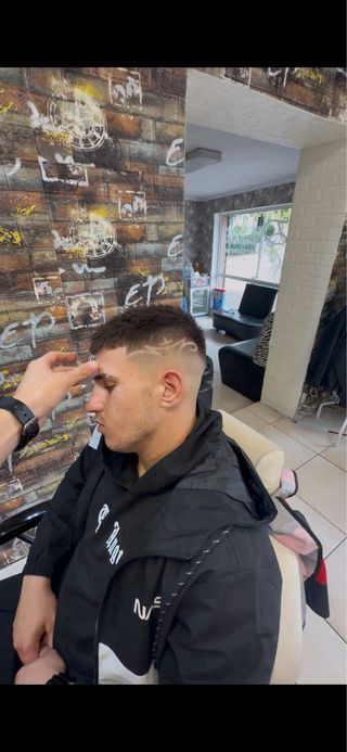 Servicios de barbería, voy a domicilio y tengo esp
